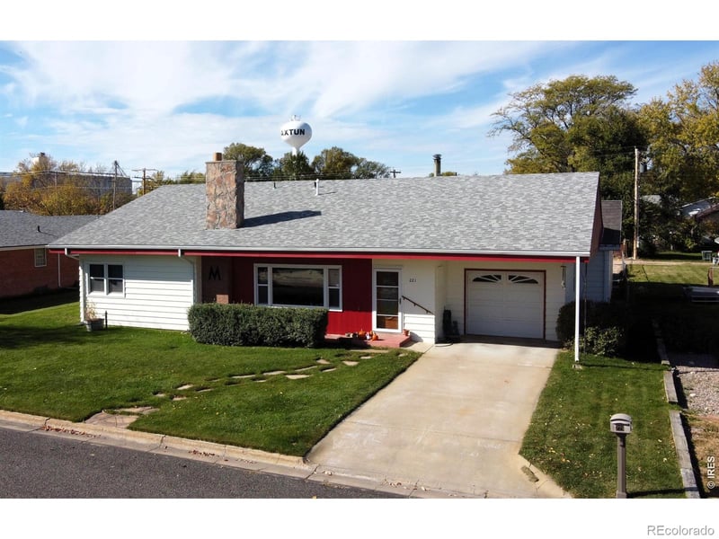 221 Wallace Ave, Haxtun, CO 80731