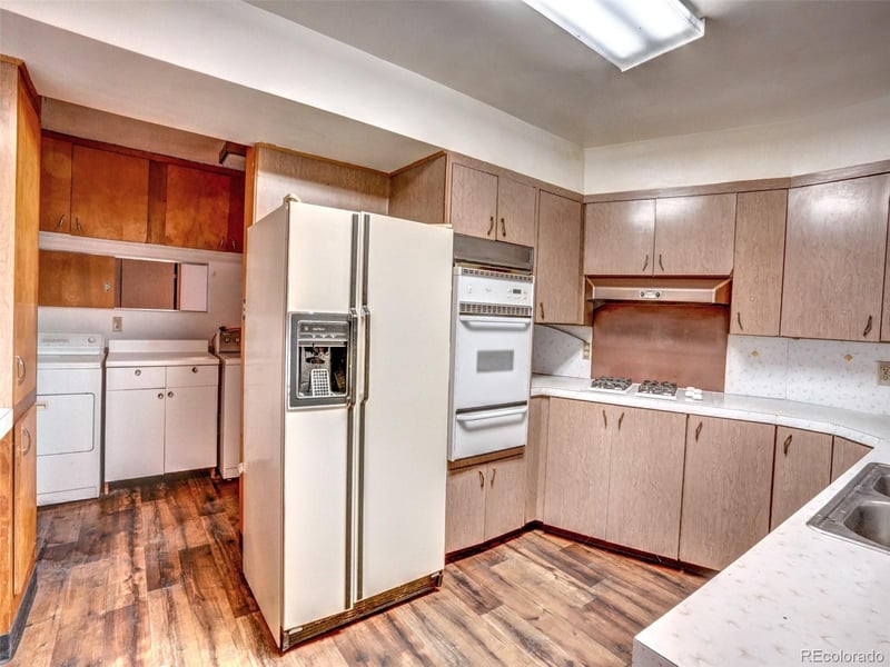 315 6th St, Julesburg, CO 80737