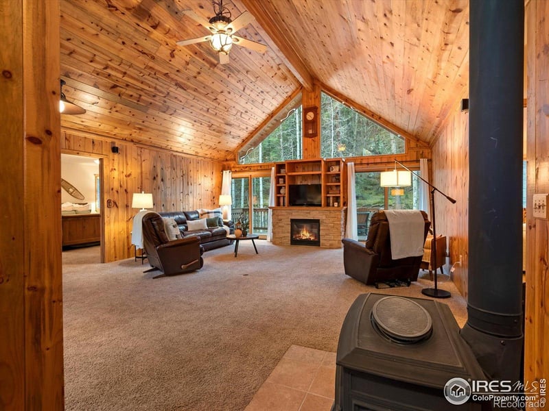 1035 Streamside Dr, Glen Haven, CO 80532