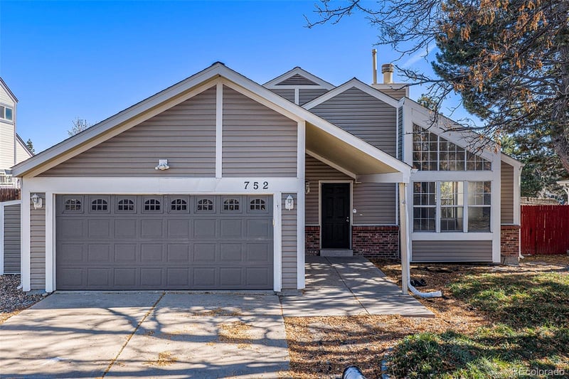 752 Granby Cir, Aurora, CO 80012