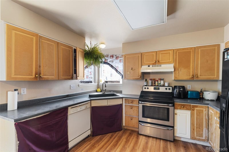 2438 Zeno St, Aurora, CO 80013