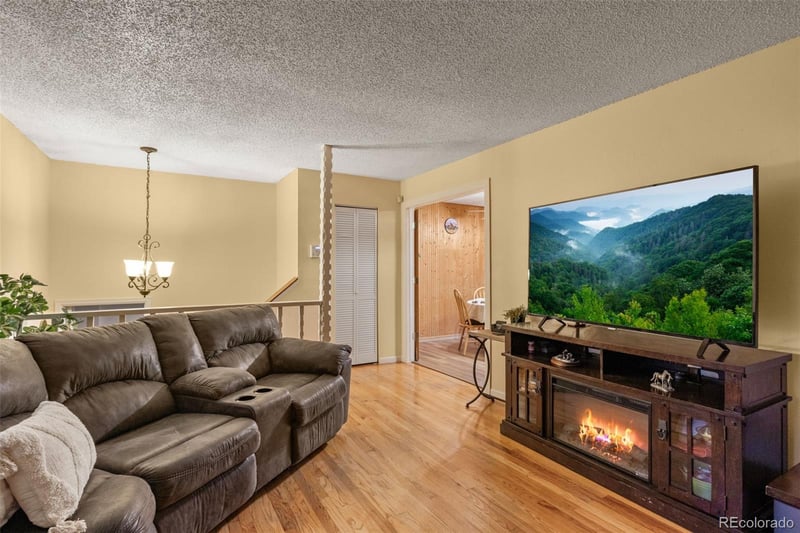 6880 Snead St, Colorado Springs, CO 80911