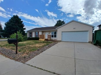 19094 Kansas Dr, Aurora, CO 80017