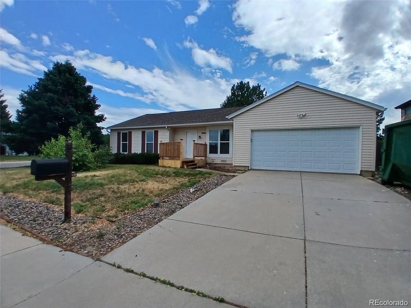 19094 Kansas Dr, Aurora, CO 80017