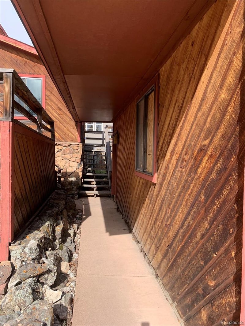 490 W Coyote Dr, Silverthorne, CO 80498