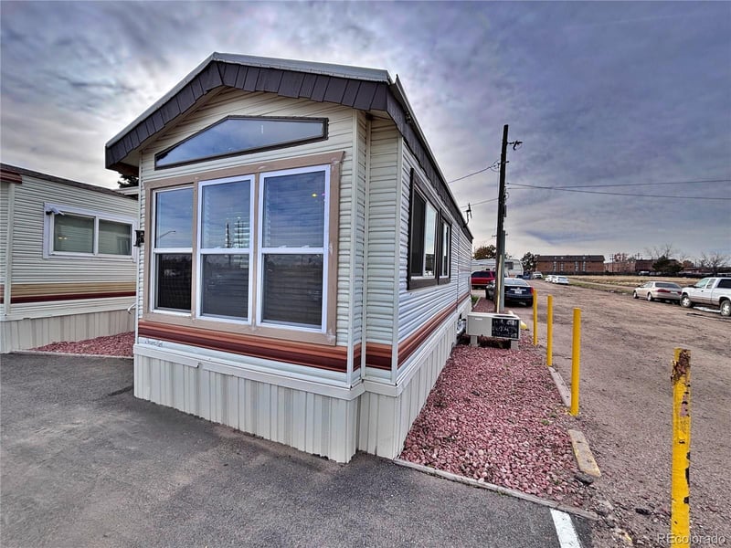 15680 Colfax Ave, Aurora, CO 80011
