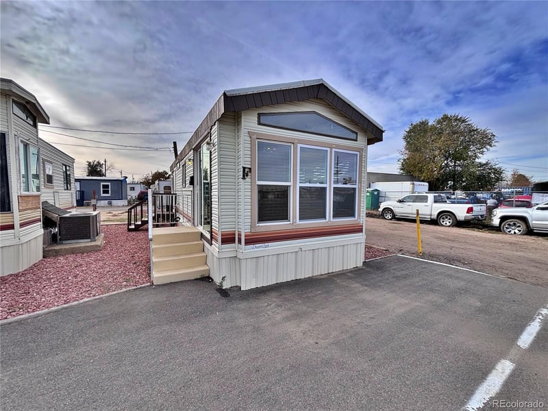 15680 Colfax Ave, Aurora, CO 80011