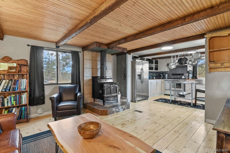 957 Arapahoe Dr, Florissant, CO 80816