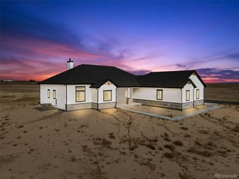 62101 32nd Ct, Strasburg, CO 80136