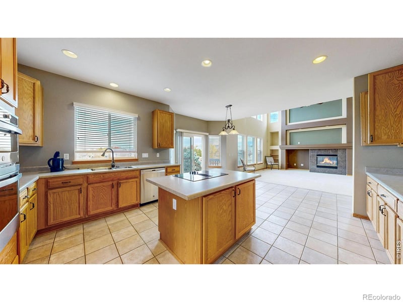 5904 S Ukraine St, Aurora, CO 80015