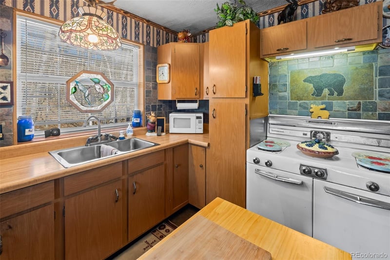 888 Longbow Dr, Jefferson, CO 80456