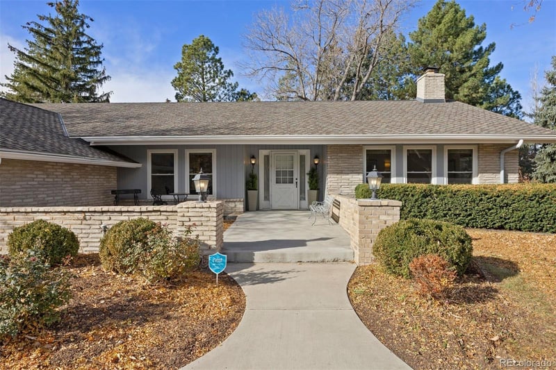 5633 E Southmoor Cir, Englewood, CO 80111