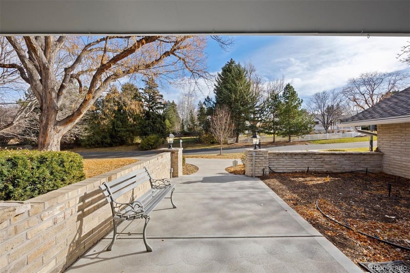 5633 E Southmoor Cir, Englewood, CO 80111