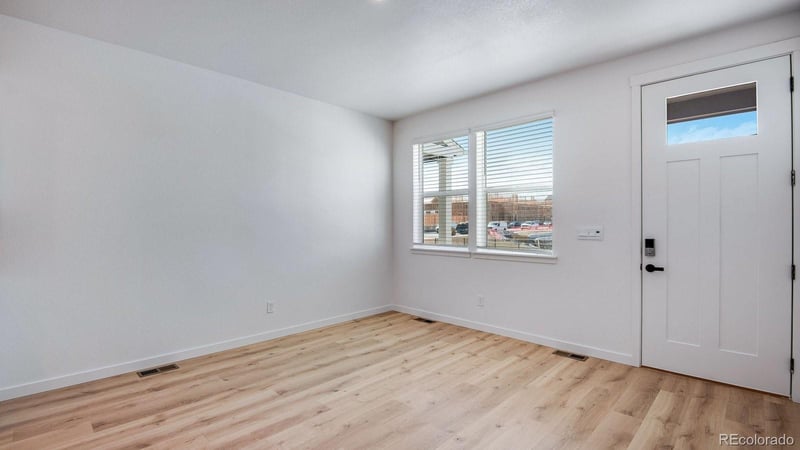 22444 6th Pl, Aurora, CO 80018