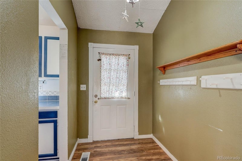 5656 Odessa St, Centennial, CO 80015