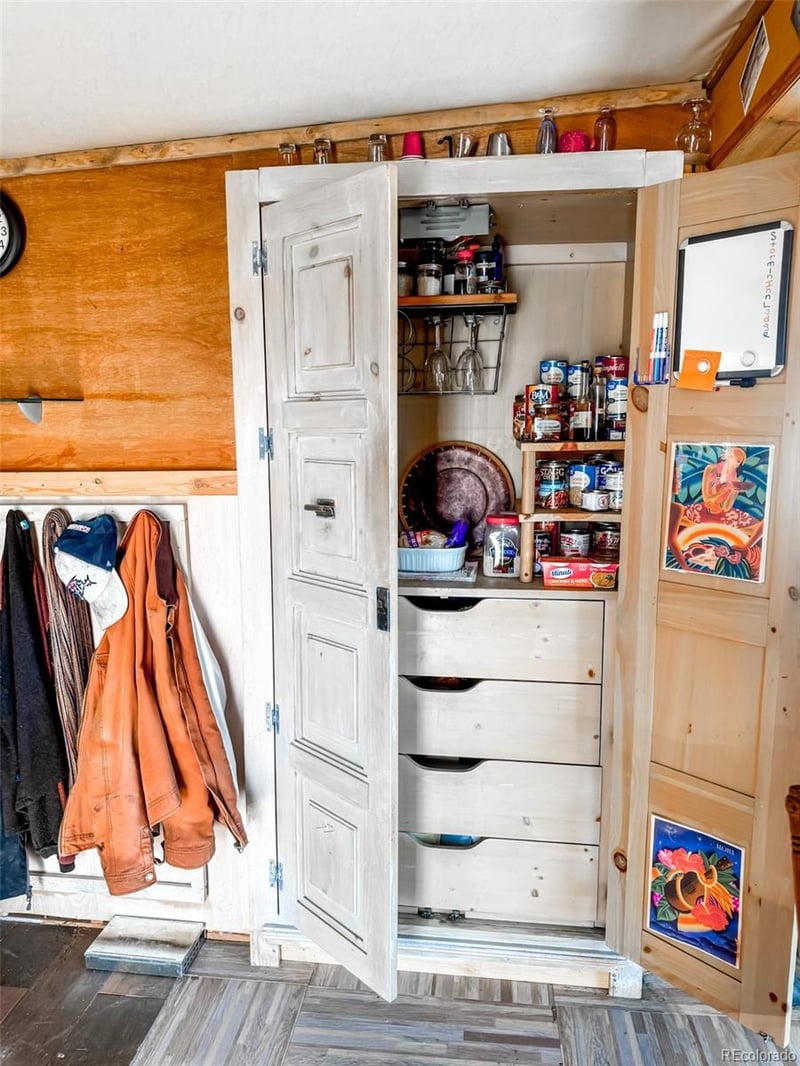 1725 35 1/10 Rd, De Beque, CO 81630