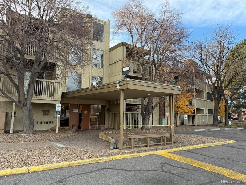 1304 S Parker Rd #258, Denver, CO 80231