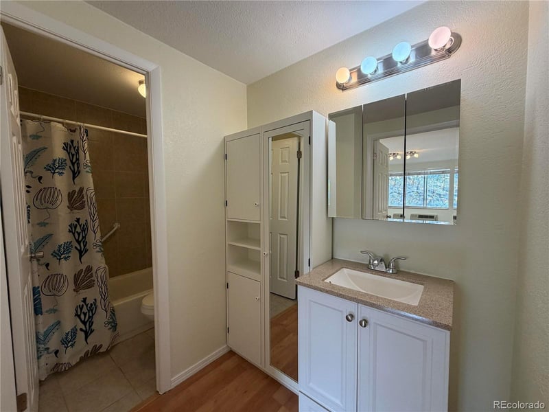 1304 S Parker Rd #258, Denver, CO 80231