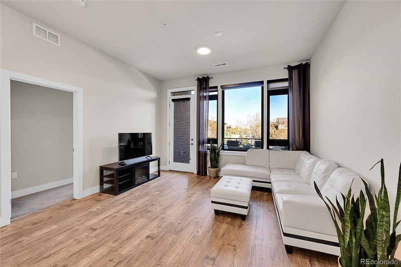 6619 Lowry Blvd #112, Denver, CO 80230