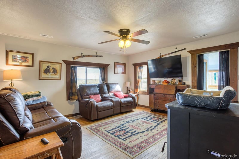 73 Mid Land Ave, Hartsel, CO 80449