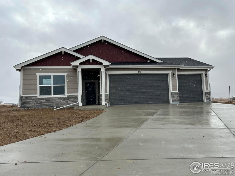 450 Buckboard Dr, Hudson, CO 80642