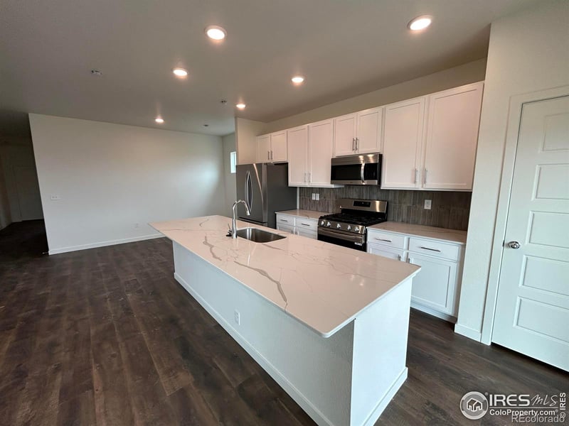 450 Buckboard Dr, Hudson, CO 80642