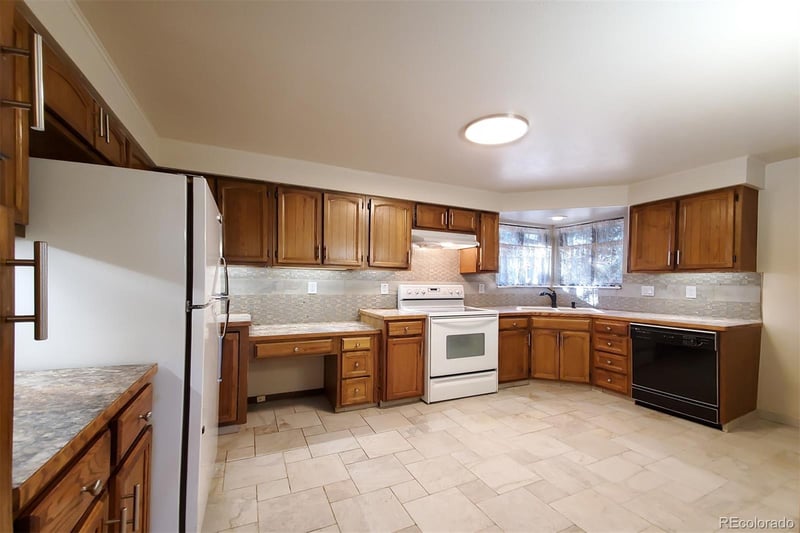 8542 W 10th Ave, Lakewood, CO 80215