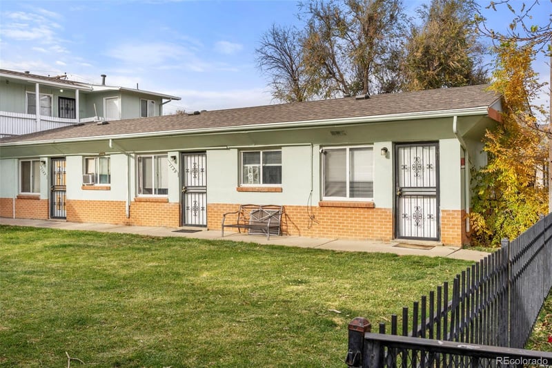 1129 Akron St, Aurora, CO 80010