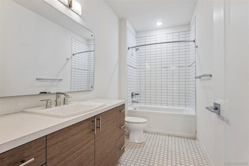 3500 S Corona St #409, Englewood, CO 80113