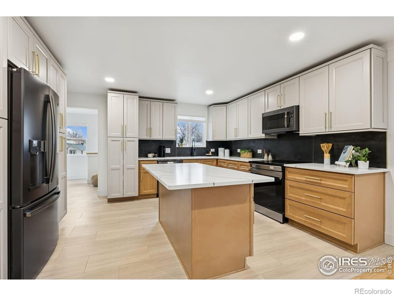 250 Cleveland Ave, Loveland, CO 80537