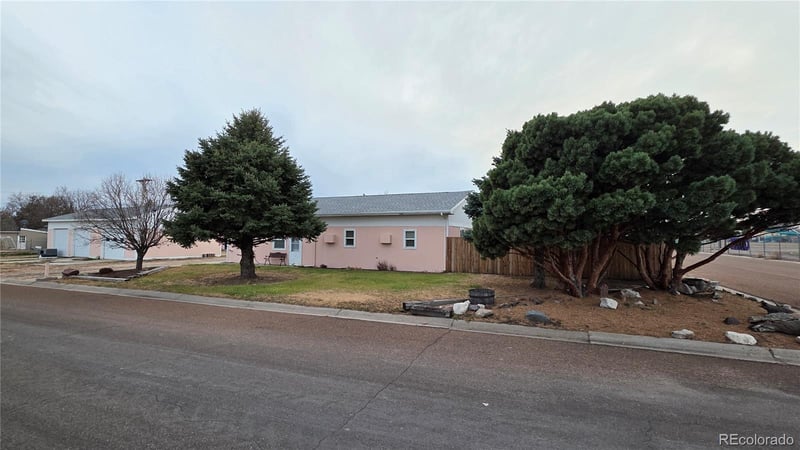 717 Ash St, Julesburg, CO 80737