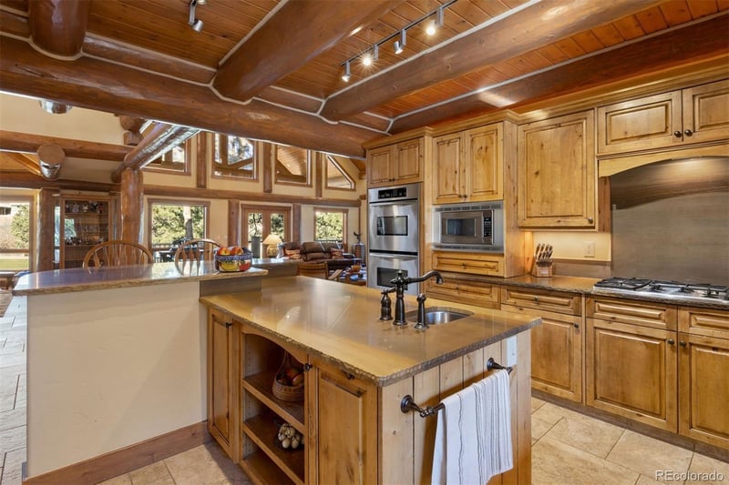 6833 Yampa Dr, Larkspur, CO 80118