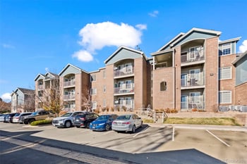 19303 College Dr #207, Aurora, CO 80013
