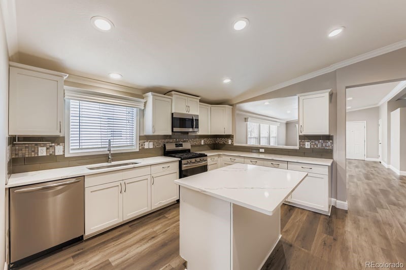 8048 N Jasmine St W, Dupont, CO 80024
