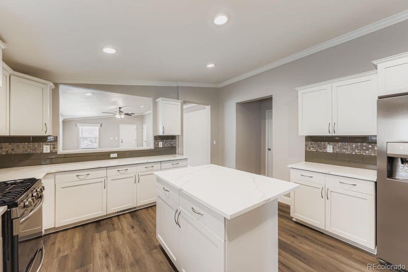 8048 N Jasmine St W, Dupont, CO 80024