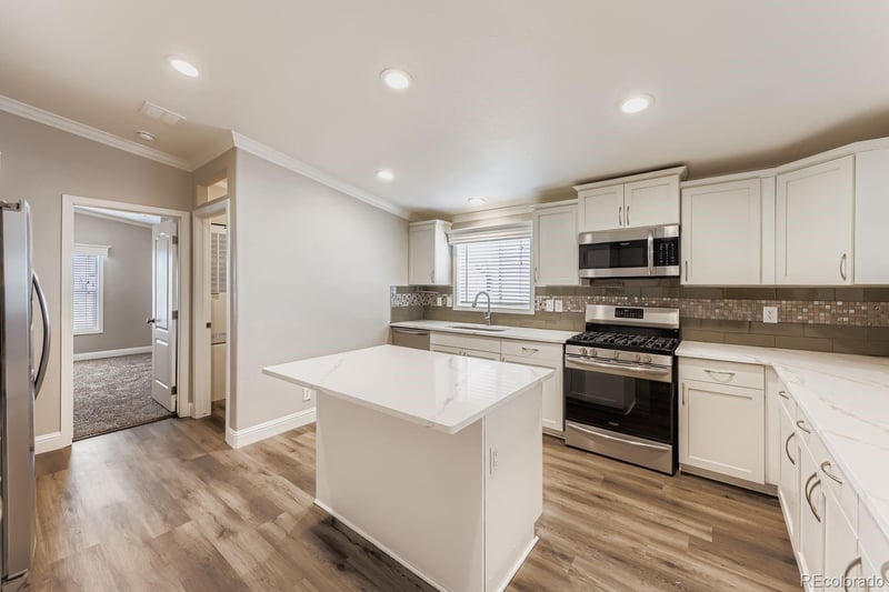 8048 N Jasmine St W, Dupont, CO 80024
