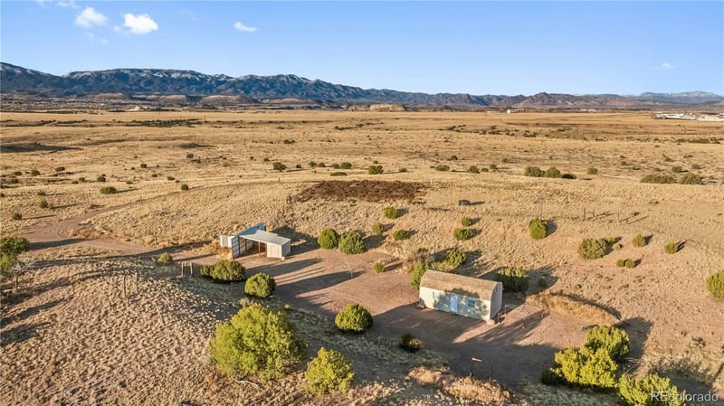 725 Van Egmond Dr, Penrose, CO 81240