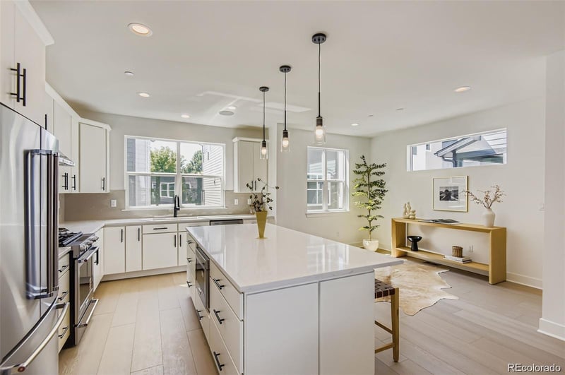 11008 Hinsdale Cir, Englewood, CO 80112