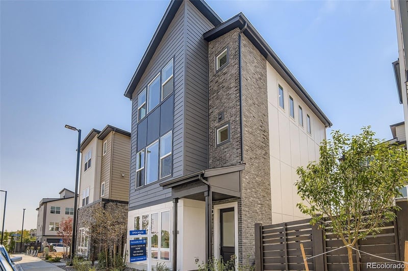 11008 Hinsdale Cir, Englewood, CO 80112