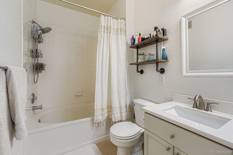 8358 Independence Cir #105, Littleton, CO 80128