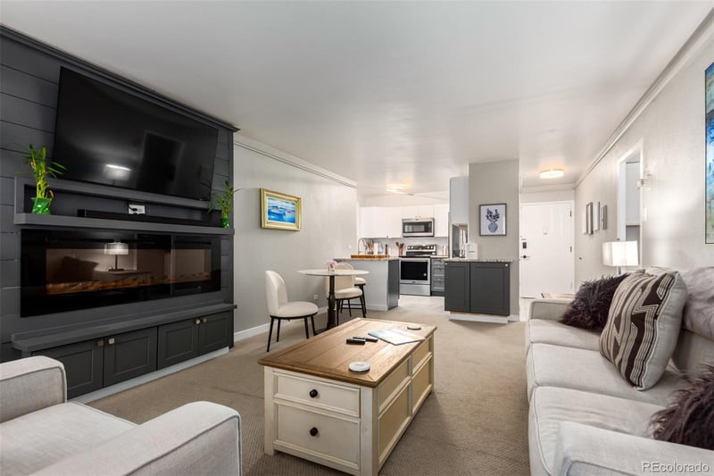 888 Logan St #2F, Denver, CO 80203