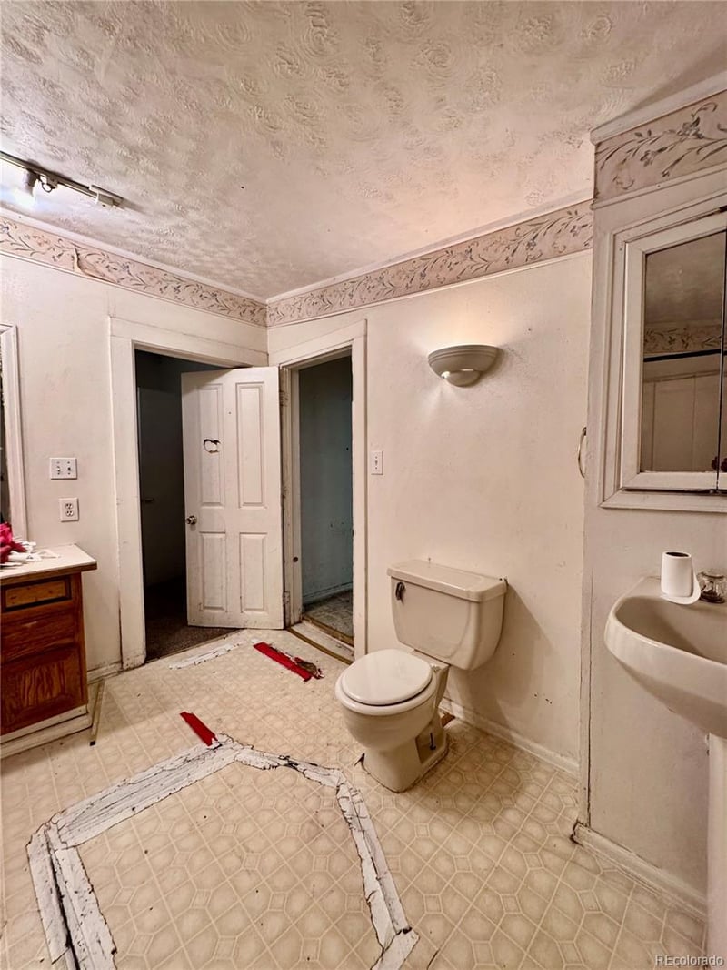 624 Corona Ave, Pueblo, CO 81004