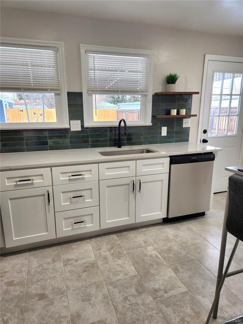 1273 Newark St, Aurora, CO 80010