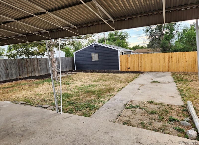 1273 Newark St, Aurora, CO 80010