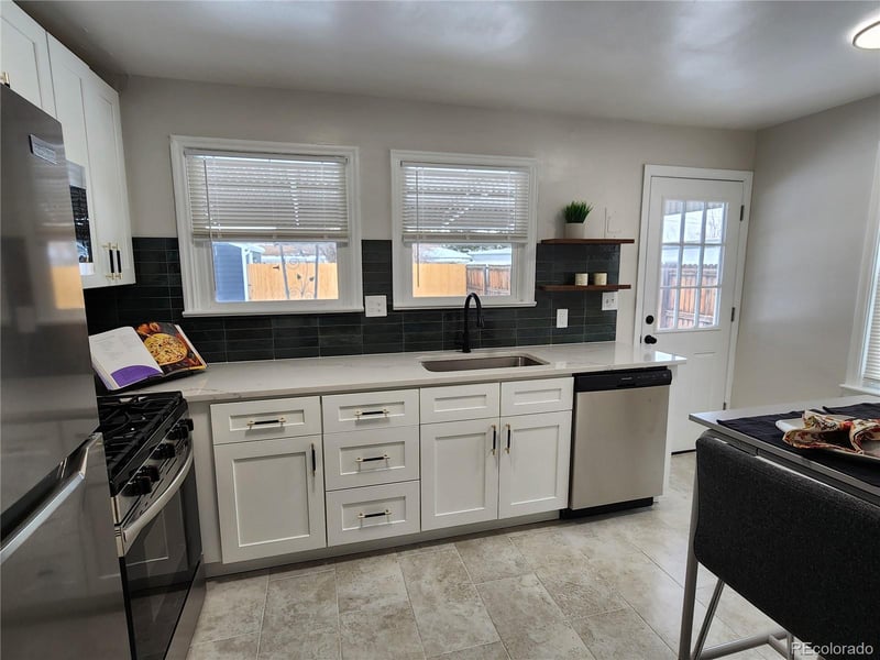 1273 Newark St, Aurora, CO 80010