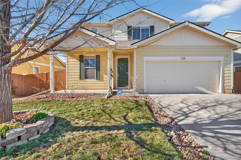 225 Lonewolf Dr, Lochbuie, CO 80603