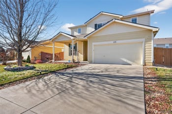 225 Lonewolf Dr, Lochbuie, CO 80603