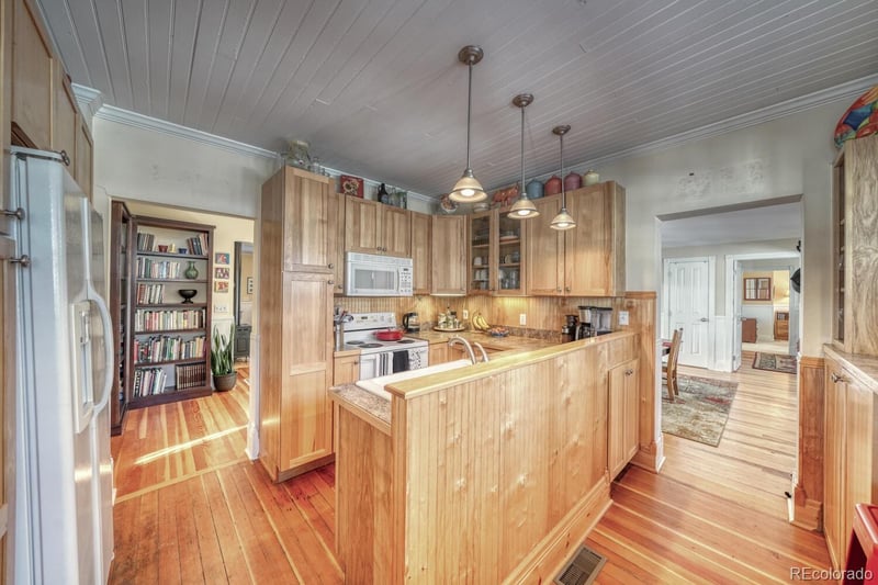 202 S 4th St, Westcliffe, CO 81252