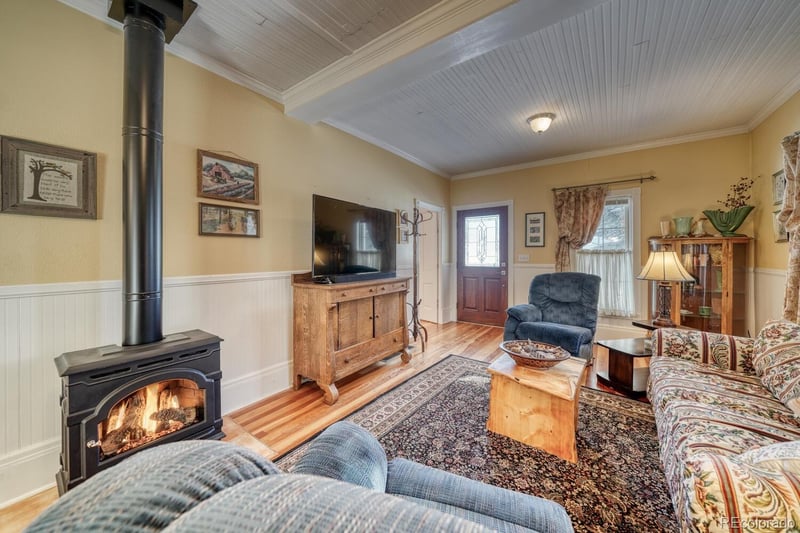 202 S 4th St, Westcliffe, CO 81252