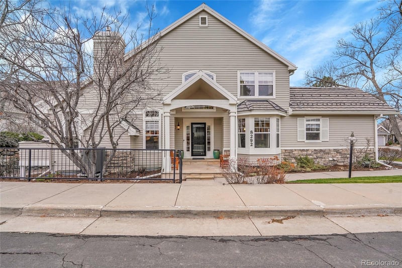 8292 Peninsula Dr, Littleton, CO 80120
